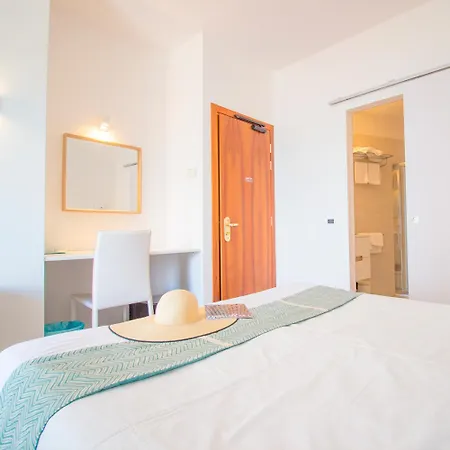 Niagara Hotel 4*